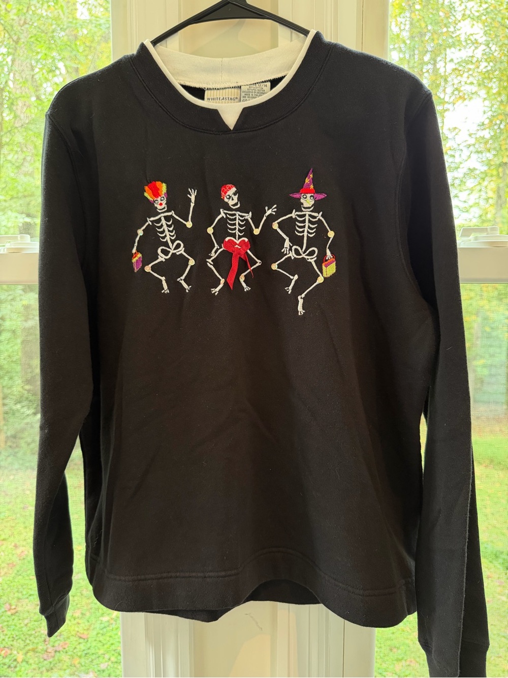 Vintage White Stag Halloween crewneck pullover sweater